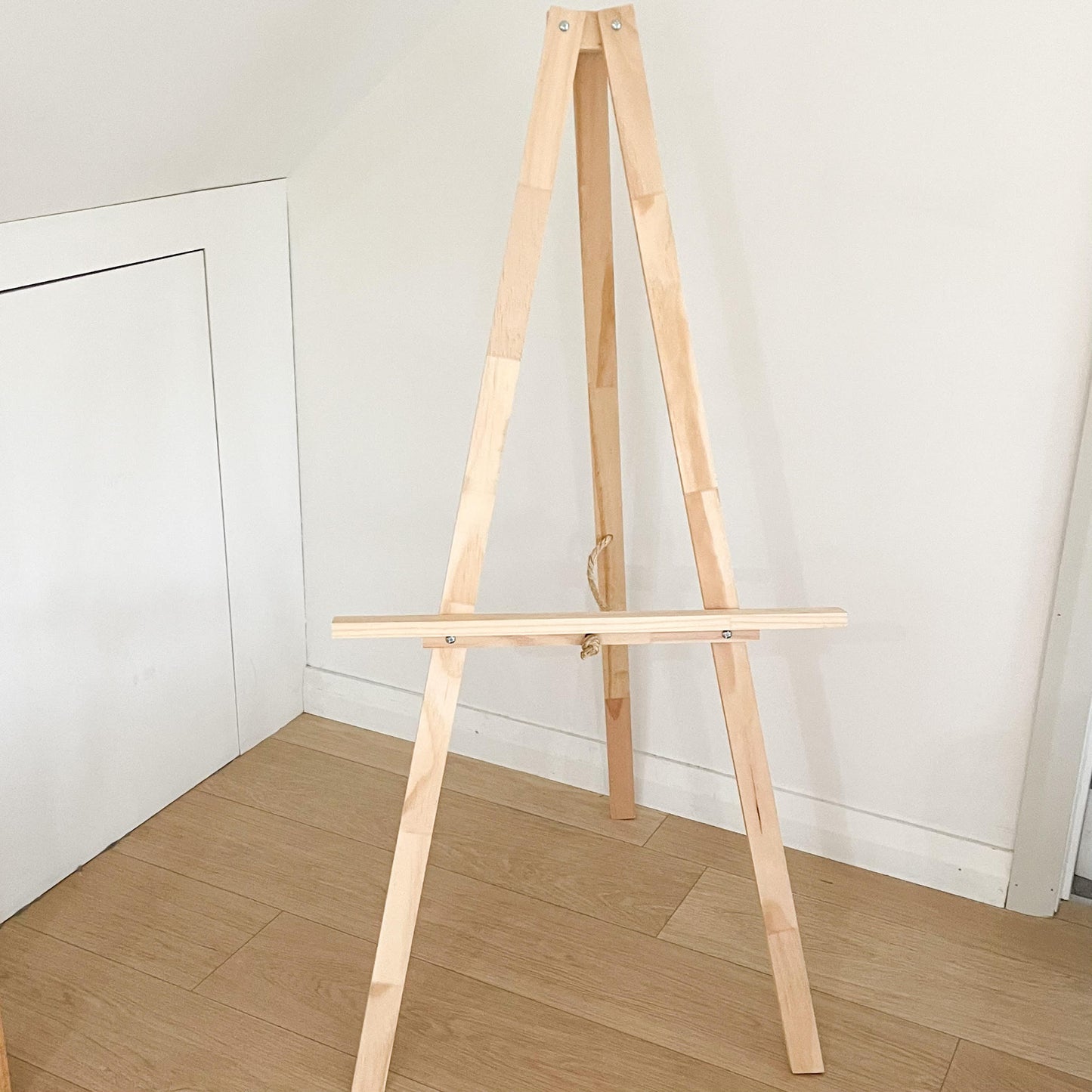 Lightweight collapsible easel for hire in Auckland 